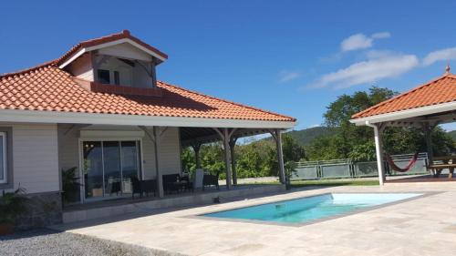 ทัศนียภาพ, Villa élégante avec piscine privée au Diamant et vue sur la mer (Villa elegante avec piscine privee au Diamant et vue sur la mer) in เลอ ยามัน