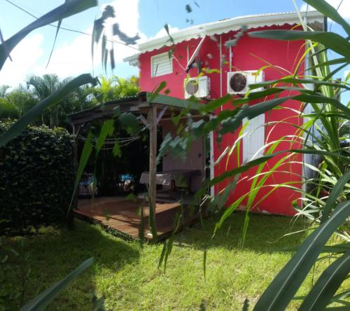 สวน, Maison charmante à Sainte-Anne avec piscine partagée. (Maison charmante a Sainte-Anne avec piscine partagee.) in เบราร์ด