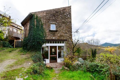 Maison charmante à Faugères avec vue sur la montagne gîte à louer Bois des Arenasses