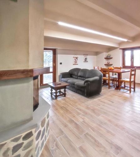 Charming house with shared pool in Caprese Michelangelo