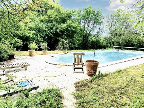 Villa spacieuse à Prailles-La Couarde avec piscine privée 100 m² ! gîte à louer Beaussais