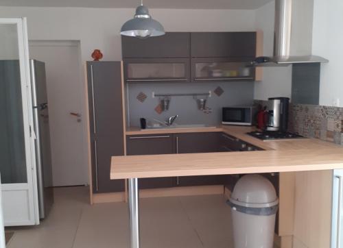 Kitchen, Villa accueillante a Colonzelle avec piscine privee in Colonzelle