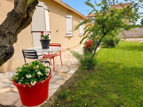 Balkons/terase, Maison de charme à Autignac avec vue sur jardin et montagne (Maison de charme a Autignac avec vue sur jardin et montagne) in Autignac