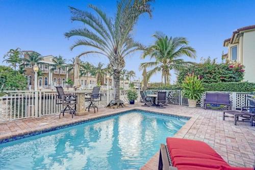 Villa Shoreline Luxe, Cozy 3BR Villa with Resort-Style Pool in Eastern Shores
