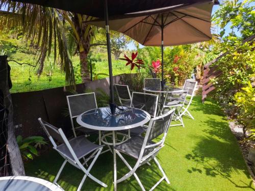 ระเบียง/ชานเรือน, Appartement charmant à Sainte-Rose de 40 m² avec piscine (Appartement charmant a Sainte-Rose de 40 m² avec piscine) in ซานต์ โรเซ
