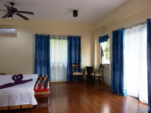 room detail thumbnail 0