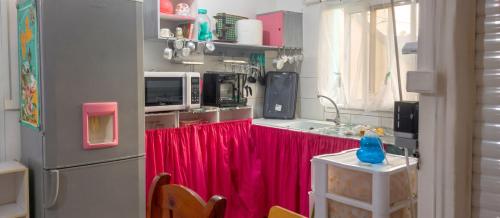 virtuve, Charmante maison avec jardin clos à Trois-Rivières. (Charmante maison avec jardin clos a Trois-Rivieres.) in Trois-Rivieres