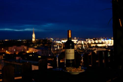 FREE Parking - Self Checkin - WIFI - Panoramique Terrasse - DUPLEX SAINT JEAN - SUPERBORDEAUX - image 8