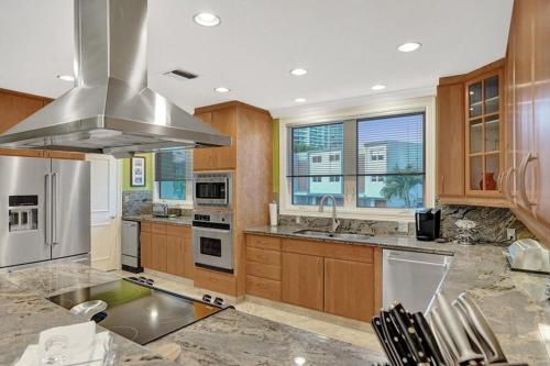 Villa Shoreline Luxe, Cozy 3BR Villa with Resort-Style Pool in Eastern Shores