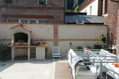 Balkons/terase, Maison charmante à Arques-la-Bataille avec terrasse et cheminée. (Maison charmante a Arques-la-Bataille avec terrasse et cheminee.) in Arques La Bataille