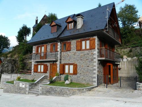 Charming Chalet in Viella, Mountain View