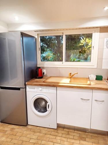 кухня, Studio charmant à Sainte-Anne avec piscine partagée - 60 m² (Studio charmant a Sainte-Anne avec piscine partagee - 60 m²) in Berard