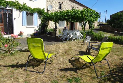 Maison charmante à Mercœur avec jardin et parking gîte à louer Ally