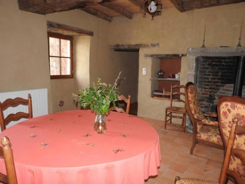 Iekārtas, Maison charmante près de Nueil-les-Aubiers avec jardin (Maison charmante pres de Nueil-les-Aubiers avec jardin) in Nueil-les-Aubiers