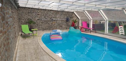 . Maison charmante à Pontorson avec piscine partagée