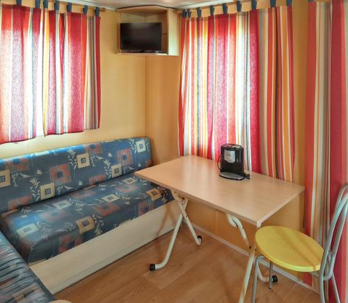 Charming Bungalow in Pataias, 18 m² with Shared Pool. gîte à louer Ribeira do Tremelgo