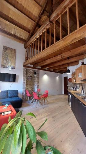 Cozy in the Center with Terrace