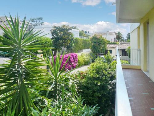 Appartement spacieux à Juan-les-Pins 130 m² avec vue sur le lac