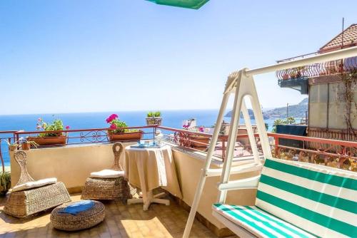 Charming seaside house in Letojanni with terrace