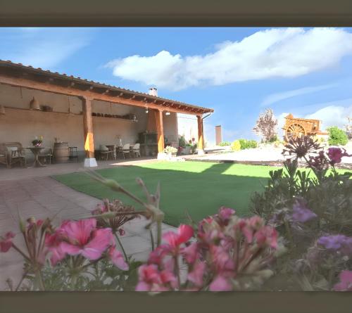 Dārzs, Family house in Peral de Arlanza with fenced garden in Peral de Arlanza