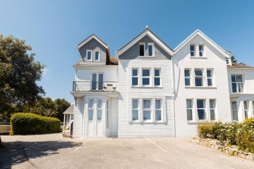 Seashells Apartment - image 4