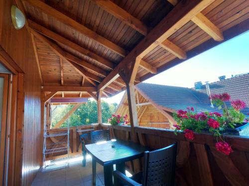 Balkons/terase, Appartement chaleureux a Soultzeren avec vue sur montagne in Soultzeren ciems