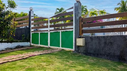 Garden, Appartement charmant a Baie Mahault avec belle terrasse - 30 m² in Baie-Mahault
