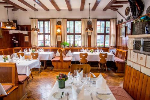 餐廳, 美茲傑雷羅布爾餐廳酒店 (Hotel-Restaurant & Metzgerei Roßle) in 埃爾姆斯河畔代廷根