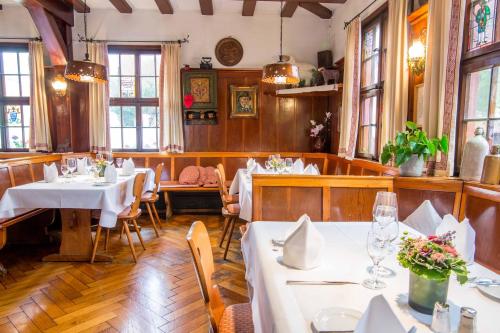 餐廳, 美茲傑雷羅布爾餐廳酒店 (Hotel-Restaurant & Metzgerei Roßle) in 埃爾姆斯河畔代廷根