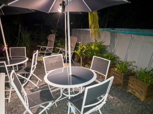 trädgård, Charmante Maison à Sainte-Rose avec Jacuzzi et Piscine (Charmante Maison a Sainte-Rose avec Jacuzzi et Piscine) in Sainte Rose