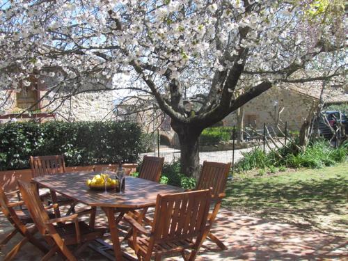  Quaint house in Murlo with shared pool in Murlo