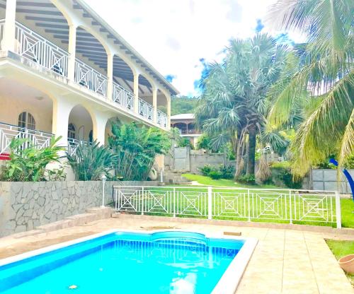 Spacieuse villa à Deshaies avec piscine privée - Location, gîte - Deshaies