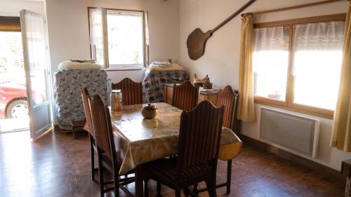 Seadmed, Maison de charme à Saint-Père avec cheminée cosy (Maison de charme a Saint-Pere avec cheminee cosy) in Saint-Pere (Bourgogne)