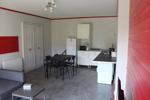 Kitchen, Maison charmante a Saint-Patrice avec jardin prive in Saint-Patrice