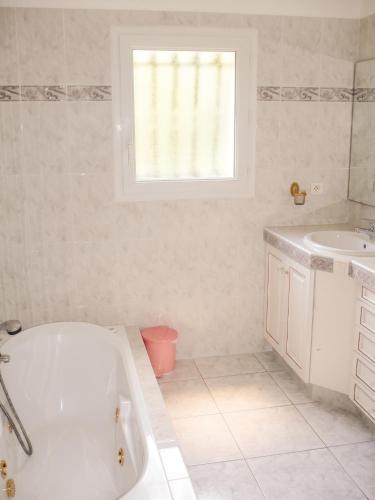 Appartement spacieux à Béziers - Vue sur piscine - 90m² - image 3