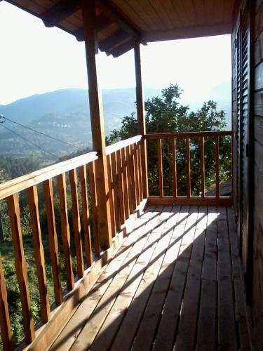 ระเบียง/ชานเรือน, Charming House in Celorico de Basto with Mountain View in เซโลริโก เด บาสโต