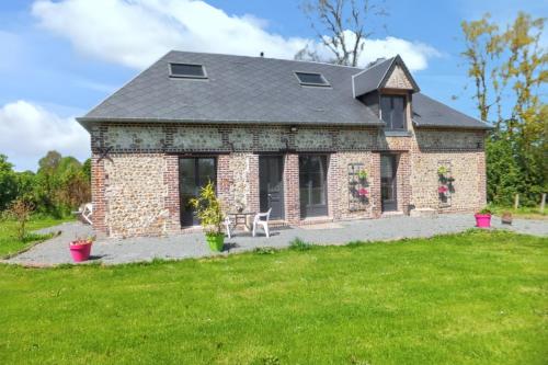 Фасада на хотела, Charmante Maison à Fort-Moville avec Terrasse Privée (Charmante Maison a Fort-Moville avec Terrasse Privee) in Fort-Moville