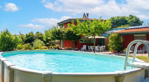 Maison cosy avec piscine privée à Estibeaux 38 m²