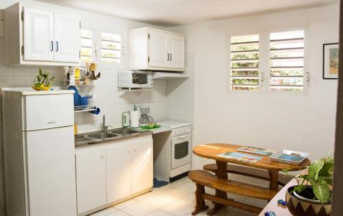 ห้องครัว, Appartement exquis à Baie-Mahault, 40m² avec jardin agréable (Appartement exquis a Baie-Mahault, 40m² avec jardin agreable) in แบ มาโอล