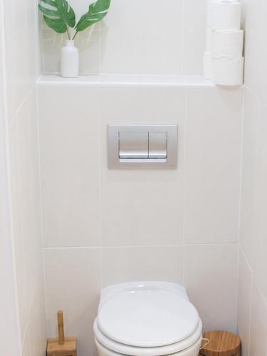 ห้องน้ำ, Appartement exquis à Baie-Mahault, 40m² avec jardin agréable (Appartement exquis a Baie-Mahault, 40m² avec jardin agreable) in แบ มาโอล