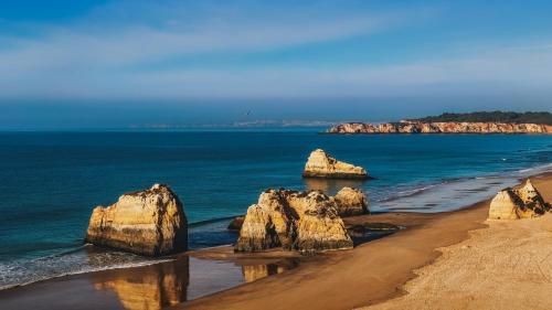 Elegant Villa in Albufeira with Private Pool. - image 5