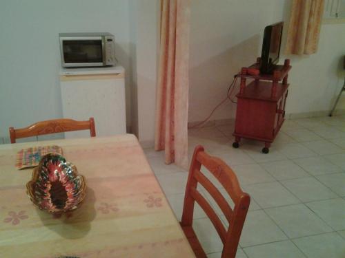 Studio cosy au Moule 30 m² avec jardin privé - image 5