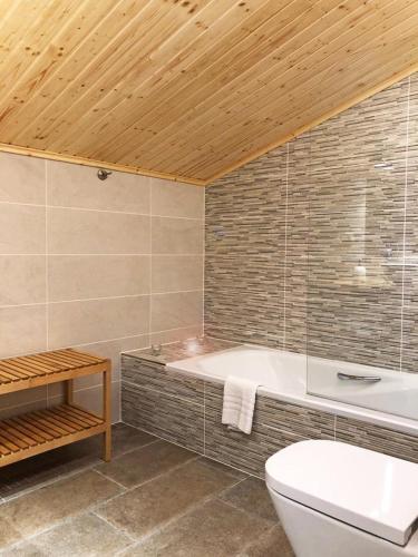 Vannas istaba, Spacious House in Cretas with Mountain View in Cretas