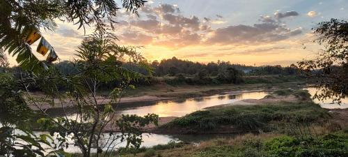 River valley home stay