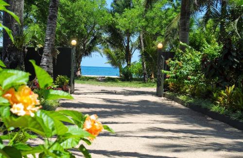 Skats, Charming Villa in Foulpointe with Sea View in Foulpointe