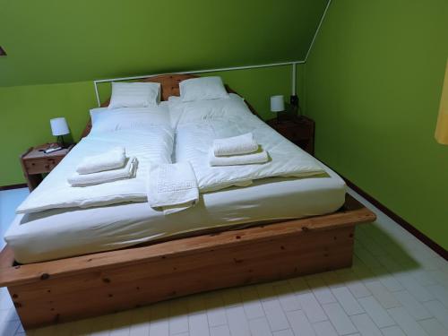 Alice Apartman in Kiskore