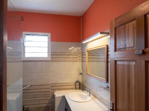 Casa de banho, Appartement spacieux avec vue montagne à Le Marin, 82 m². (Appartement spacieux avec vue montagne a Le Marin, 82 m².) in Riviere-Pilote