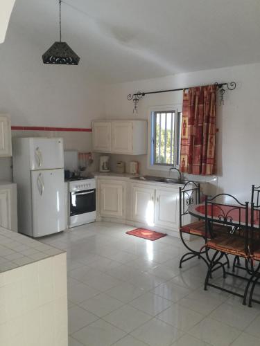 Konyha, Bright apartment with sea view and garden in Ouoran, 100 m² in Ouoran