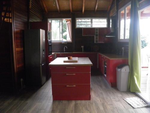 ห้องครัว, Maison charmante proche de Petit-Bourg avec vue montagne in เปอตี บูร์จ