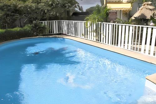 Bungalow charmant à Sainte-Rose avec terrasse et piscine - Location saisonnière - Sainte-Rose